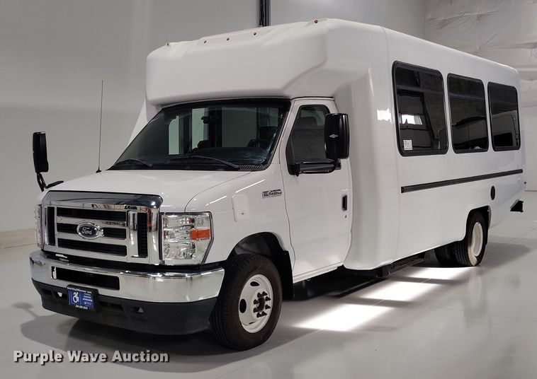 2021 Ford E-450 shuttle bus - DP5144