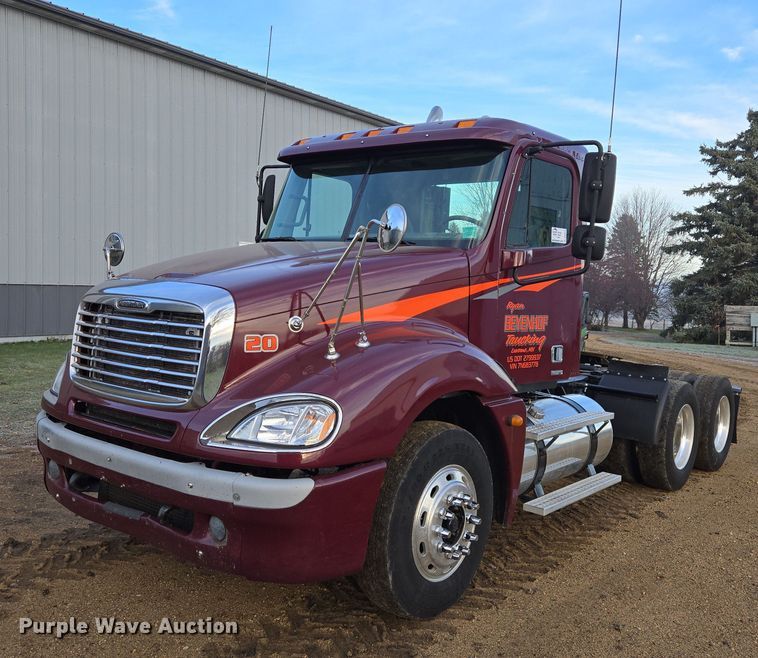 2006 Freightliner Columbia semi truck - DP8916
