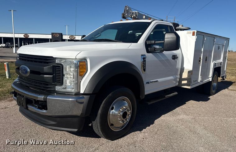 2017 Ford F550 utility / service truck - DQ4135