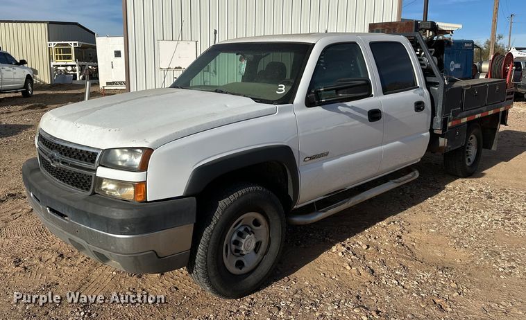 2006 Chevrolet Silverado 2500HD Crew Cab flatbed pickup truck - DQ7718