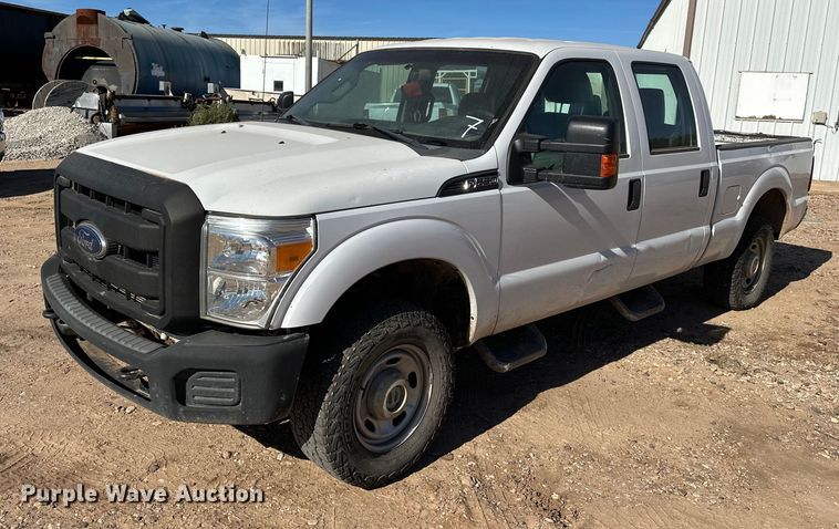 2015 Ford F250 Super Duty Crew Cab pickup truck - DQ7719