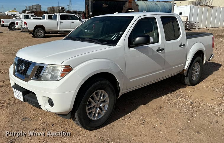 2018 Nissan Frontier Crew Cab pickup truck - DQ7723