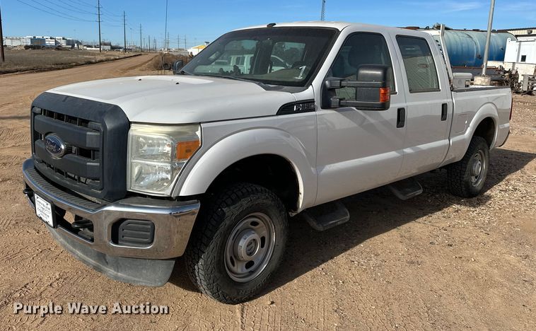 2012 Ford F350 Super Duty Crew Cab pickup truck - DQ7727