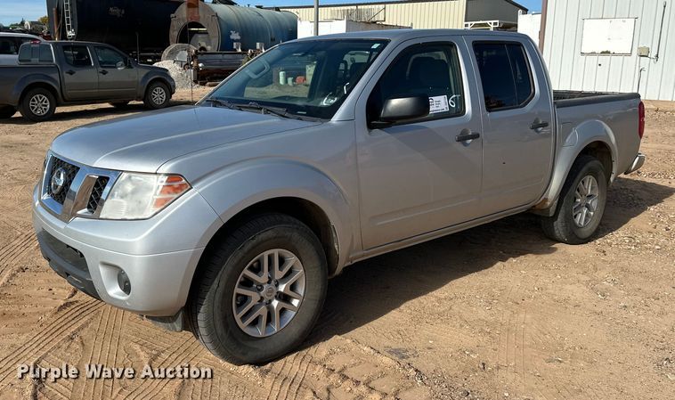 2019 Nissan Frontier Crew Cab pickup truck - DQ7728