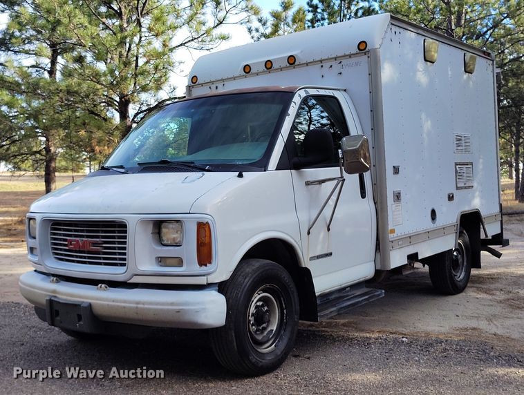 2000 GMC Savana 3500 box truck - DT0771