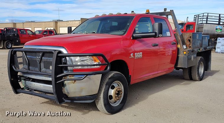 2016 RAM 3500 Crew Cab flatbed pickup truck - DT0775