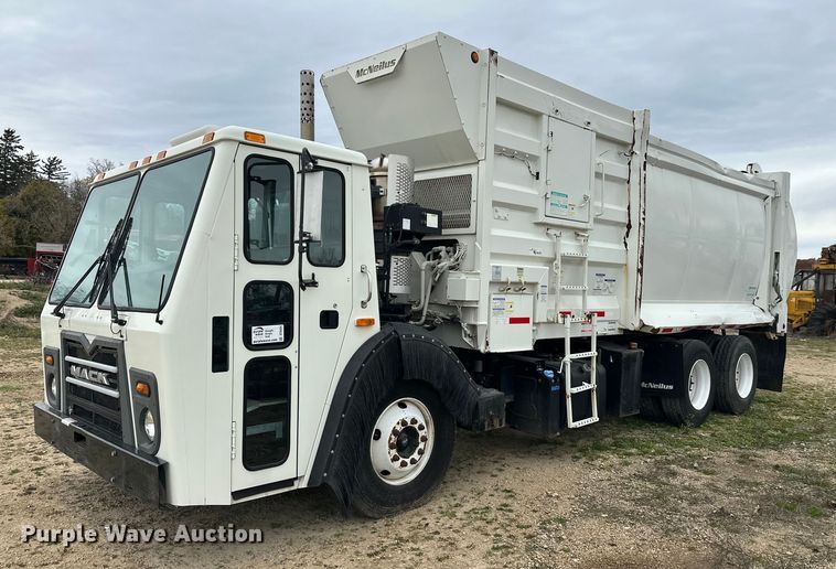 2011 Mack LEU613 refuse truck - DT6424