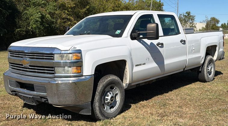 2015 Chevrolet Silverado 2500HD Crew Cab pickup truck - DX5877