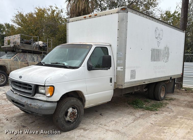2000 Ford E350 box truck - DX5887