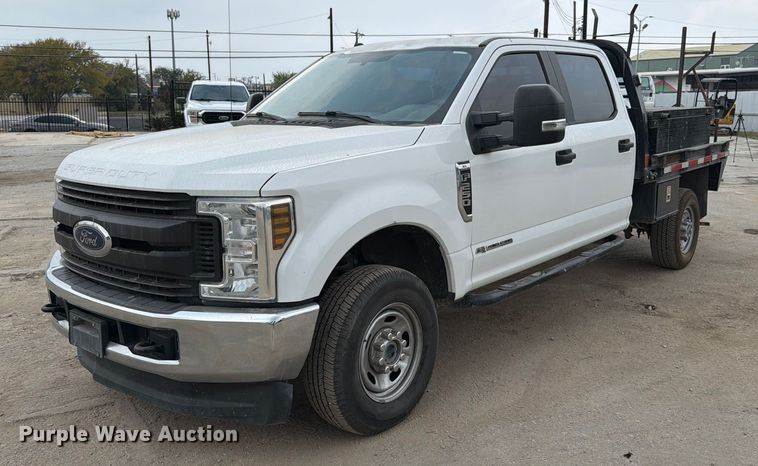 2019 Ford F250 Super Duty Crew Cab flatbed pickup truck - DX5895