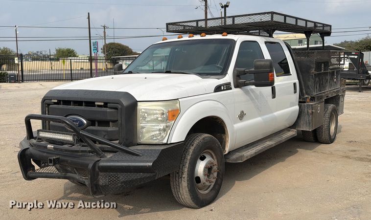 2015 Ford F350 Super Duty Crew Cab flatbed pickup truck - DX5897