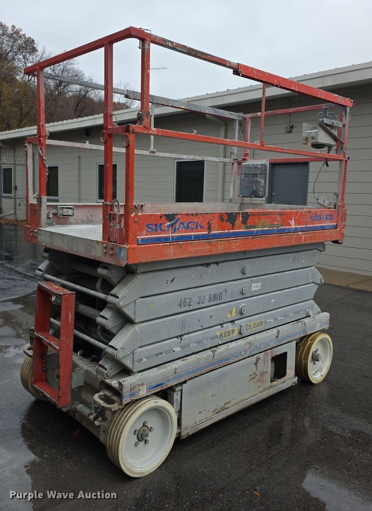 Skyjack SJ111 4632 vertical lift - DZ3582