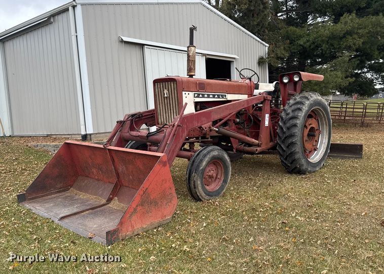 1967 International Farmall 656 tractor - EA2029