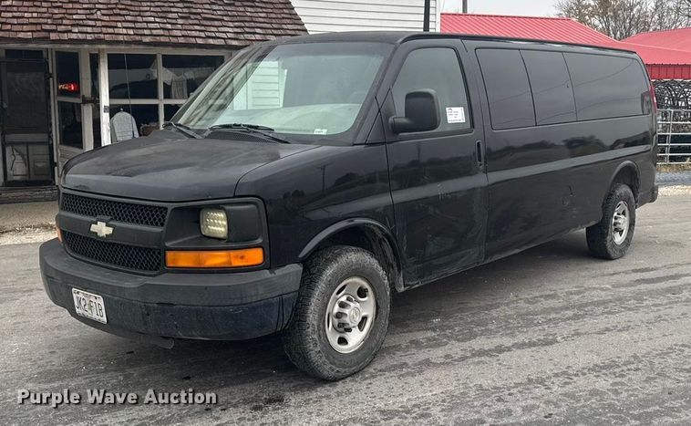 2008 Chevrolet Express 3500 van - EA2103