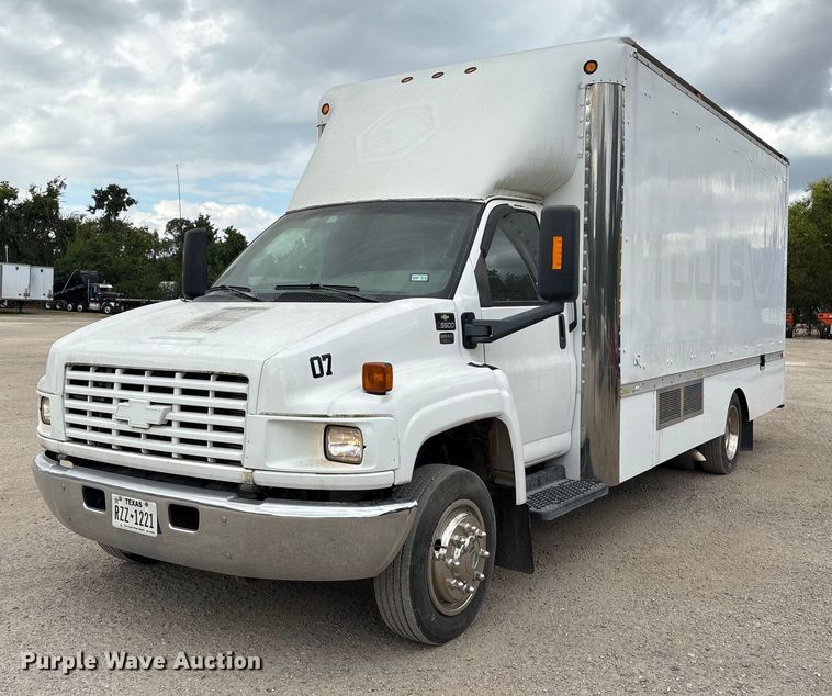 2005 Chevrolet C5500 delivery truck - EA7015