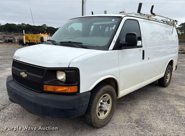 2014 Chevrolet Express 3500 van - EA7127