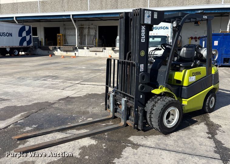 2015 Clark C25 forklift - EC3911