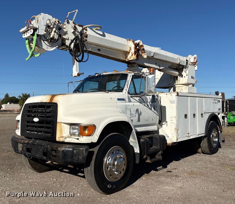 1995 Ford F800 digger derrick truck - EC8077