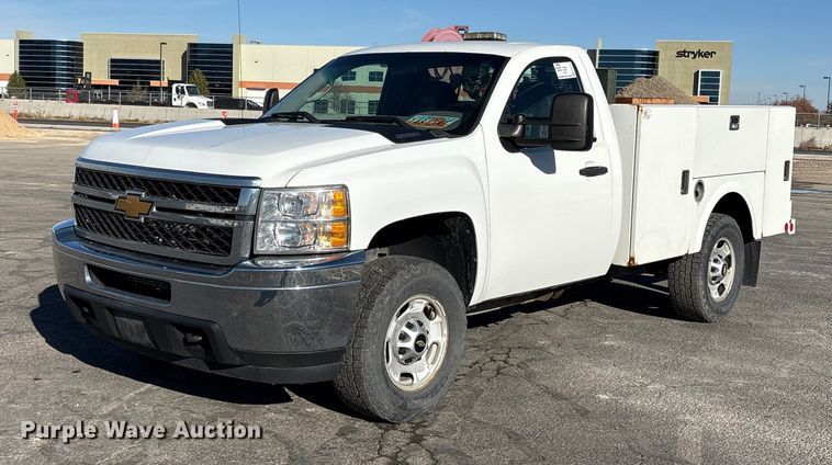 2013 Chevrolet Silverado 2500HD utility bed pickup truck - EC8124