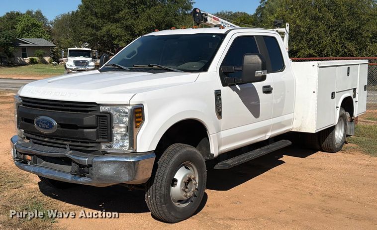 2019 Ford F350 Super Duty XL SuperCab utility bed pickup truck - ED5933