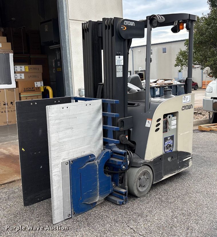 2017 Crown RC5515-30 forklift - EE4156