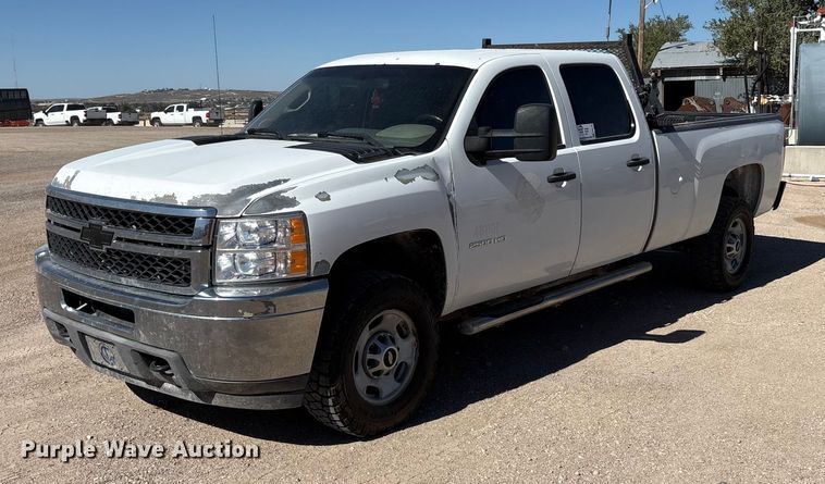 2011 Chevrolet Silverado 2500HD Crew Cab pickup truck - EF6140