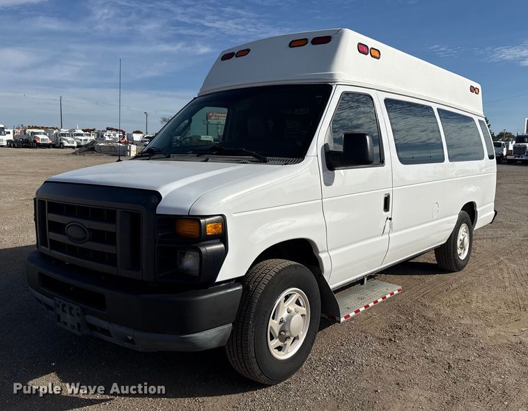 2014 Ford E250 handicap accessible van - EG1737