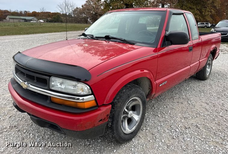 2003 Chevrolet S10 LS Ext. Cab pickup truck - EN0719