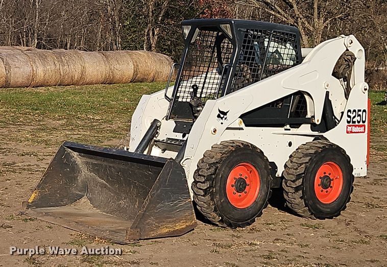 2009 Bobcat S250 skid steer loader - EO4819