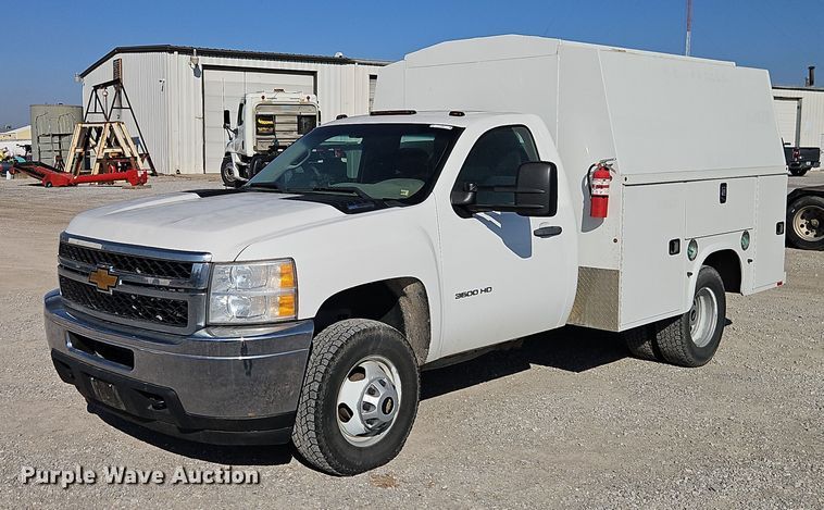 2014 Chevrolet Silverado 3500HD utility bed pickup truck - EO4829