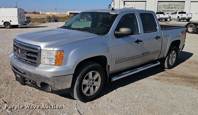 2013 GMC Sierra 1500 SLE Crew Cab pickup truck - EO4831