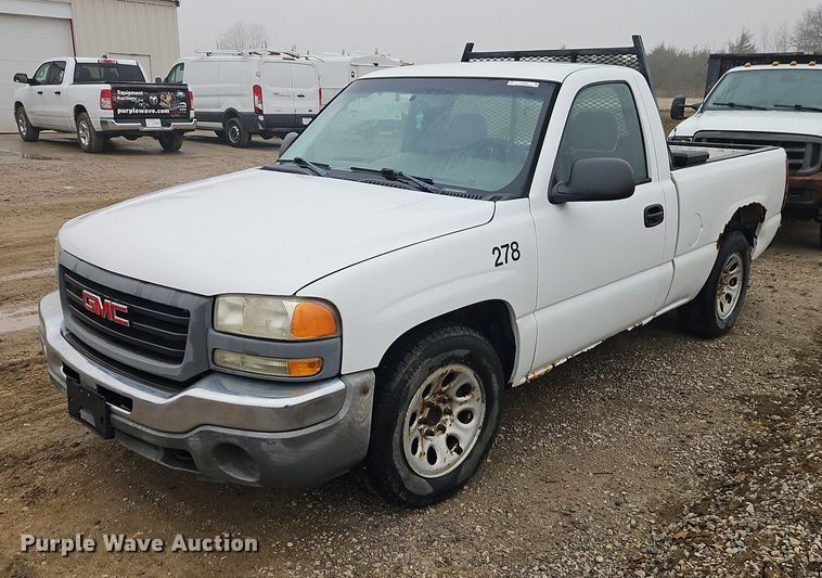 2005 GMC Sierra 1500 pickup truck - EO4848