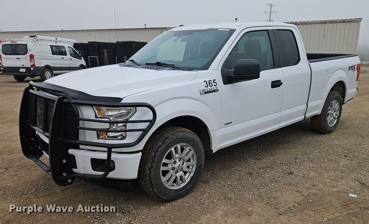 2017 Ford F150 XL SuperCab pickup truck - EO4852