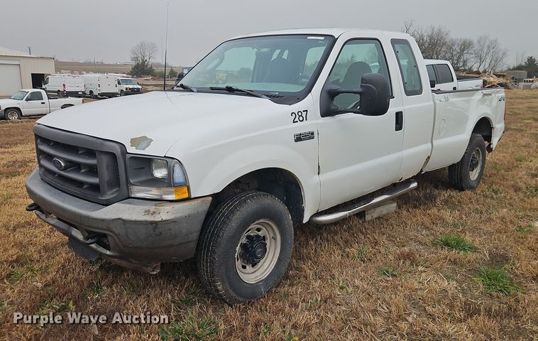 2003 Ford F250 Super Duty SuperCab pickup truck - EO4855