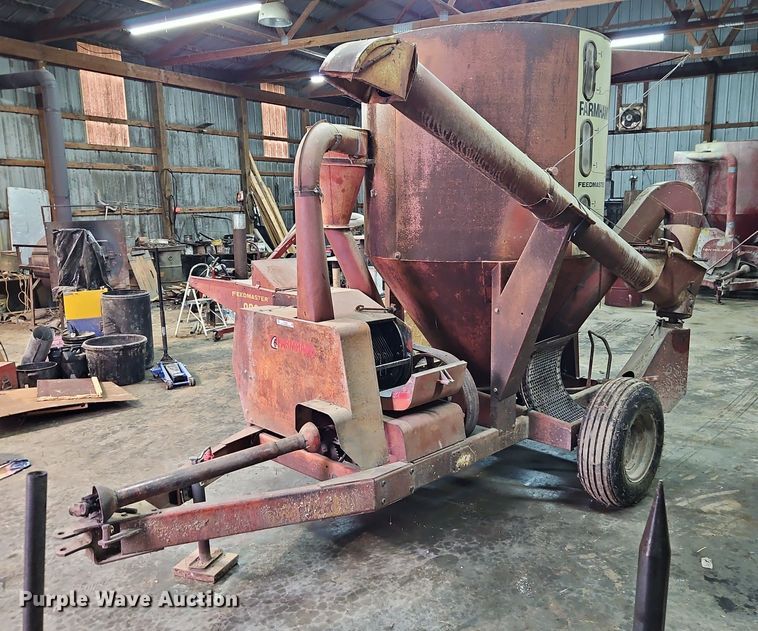 Farmhand Farmaster 820 F82-D feed grinder/mixer - EO4862