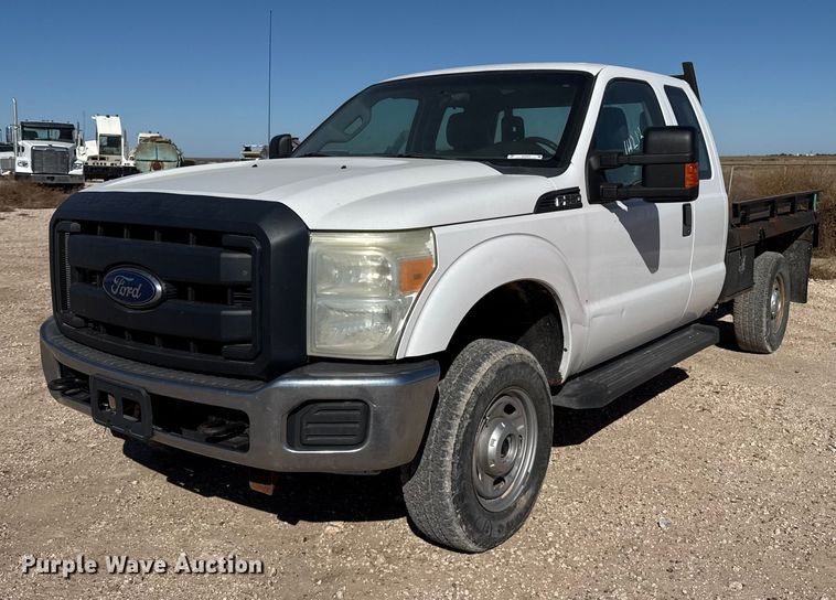 2015 Ford F250 flatbed pickup truck - EP0904