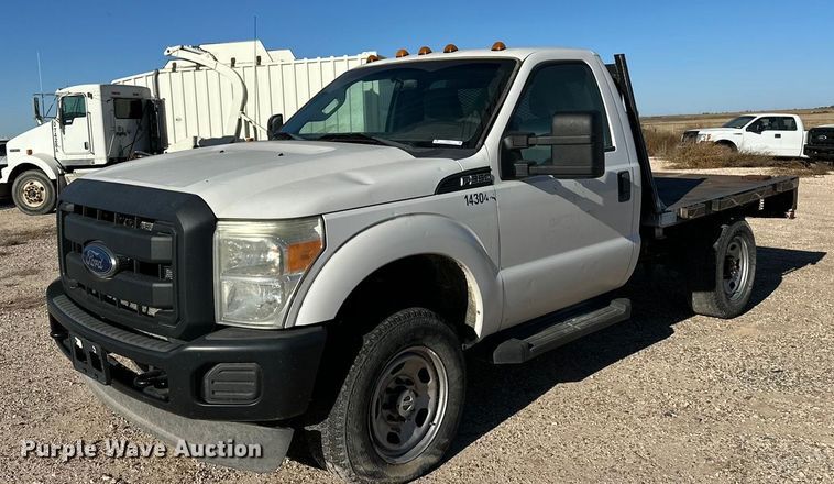 2014 Ford F250 flatbed pickup truck - EP0917