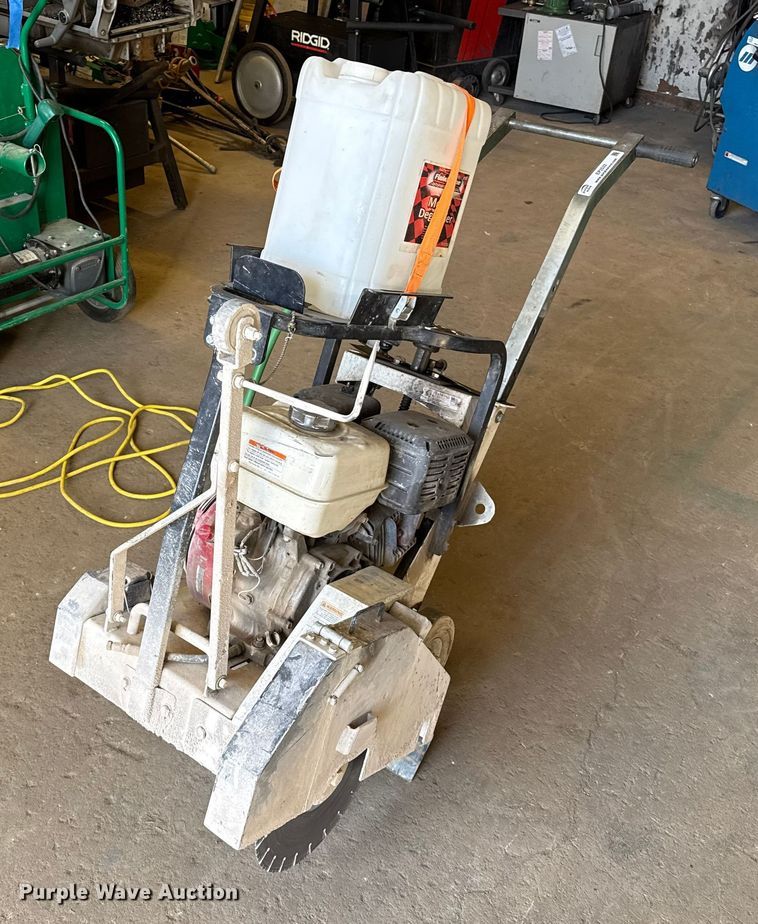 Concrete saw - EP2532