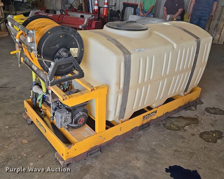 Cub Cadet 56A703QS750 turf sprayer - ET5248