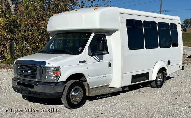 2011 Ford E350 Super Duty shuttle bus - ET6643