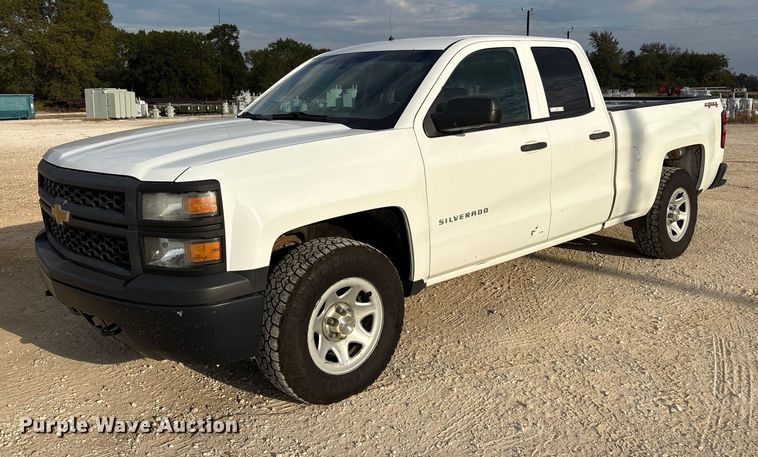 2015 Chevrolet Silverado 1500 Double Cab pickup truck - ET7165