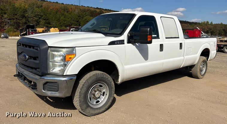 2013 Ford F350 Super Duty Crew Cab pickup truck - ET7238
