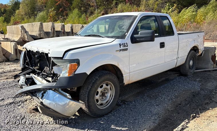 2013 Ford F150 SuperCab pickup truck - ET7241