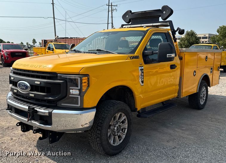 2020 Ford F350 Super Duty utility bed pickup truck - EU2228