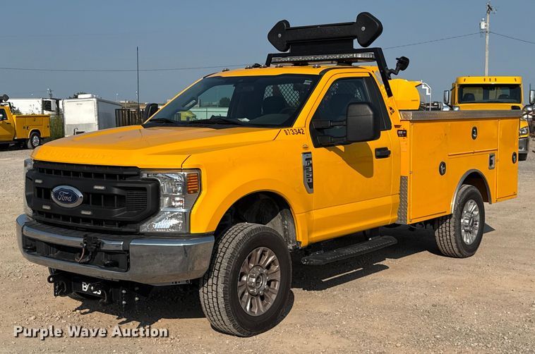 2021 Ford F350 Super Duty utility bed pickup truck - EU2240