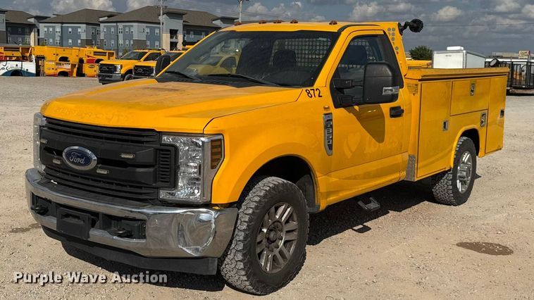 2019 Ford F350 Super Duty utility bed pickup truck - EU5071