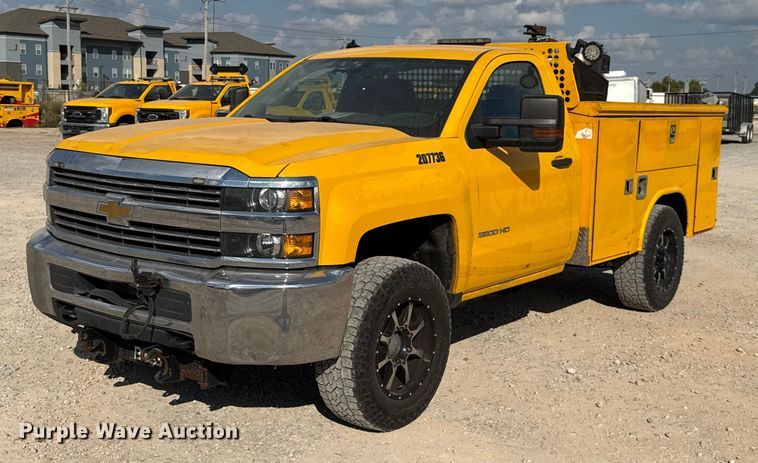 2018 Chevrolet Silverado 3500HD utility bed pickup truck - EU5072