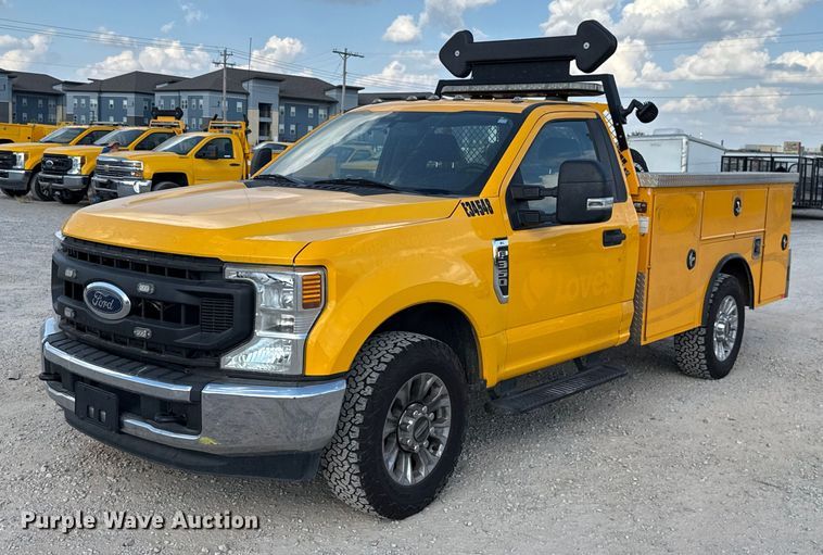 2020 Ford F350 Super Duty utility bed pickup truck - EU5073