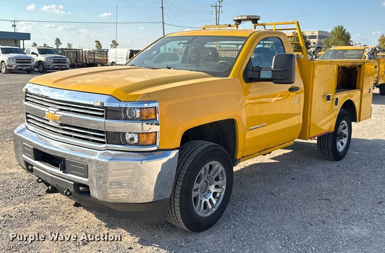 2015 Chevrolet Silverado 3500HD utility bed pickup truck - EU5075