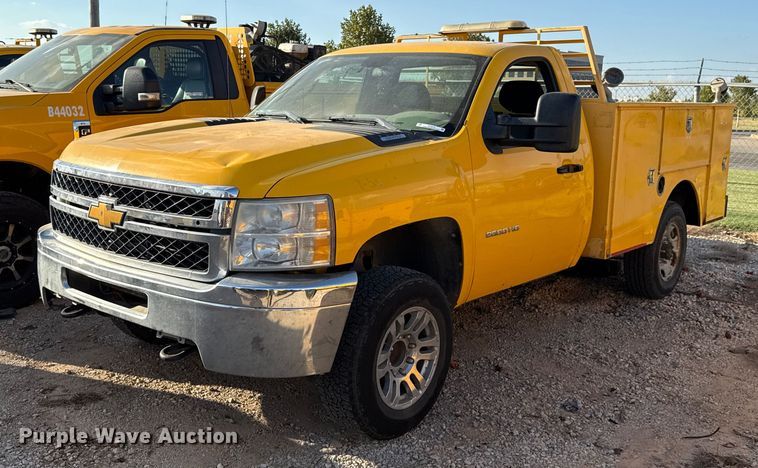 2012 Chevrolet Silverado 2500HD utility bed pickup truck - EU5076